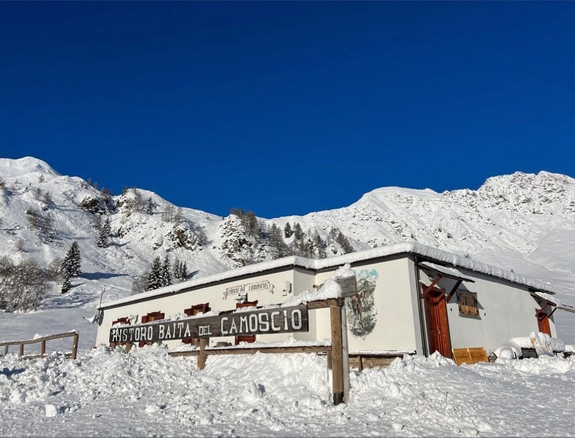 Ristoro Baita del Camoscio sotto la neve