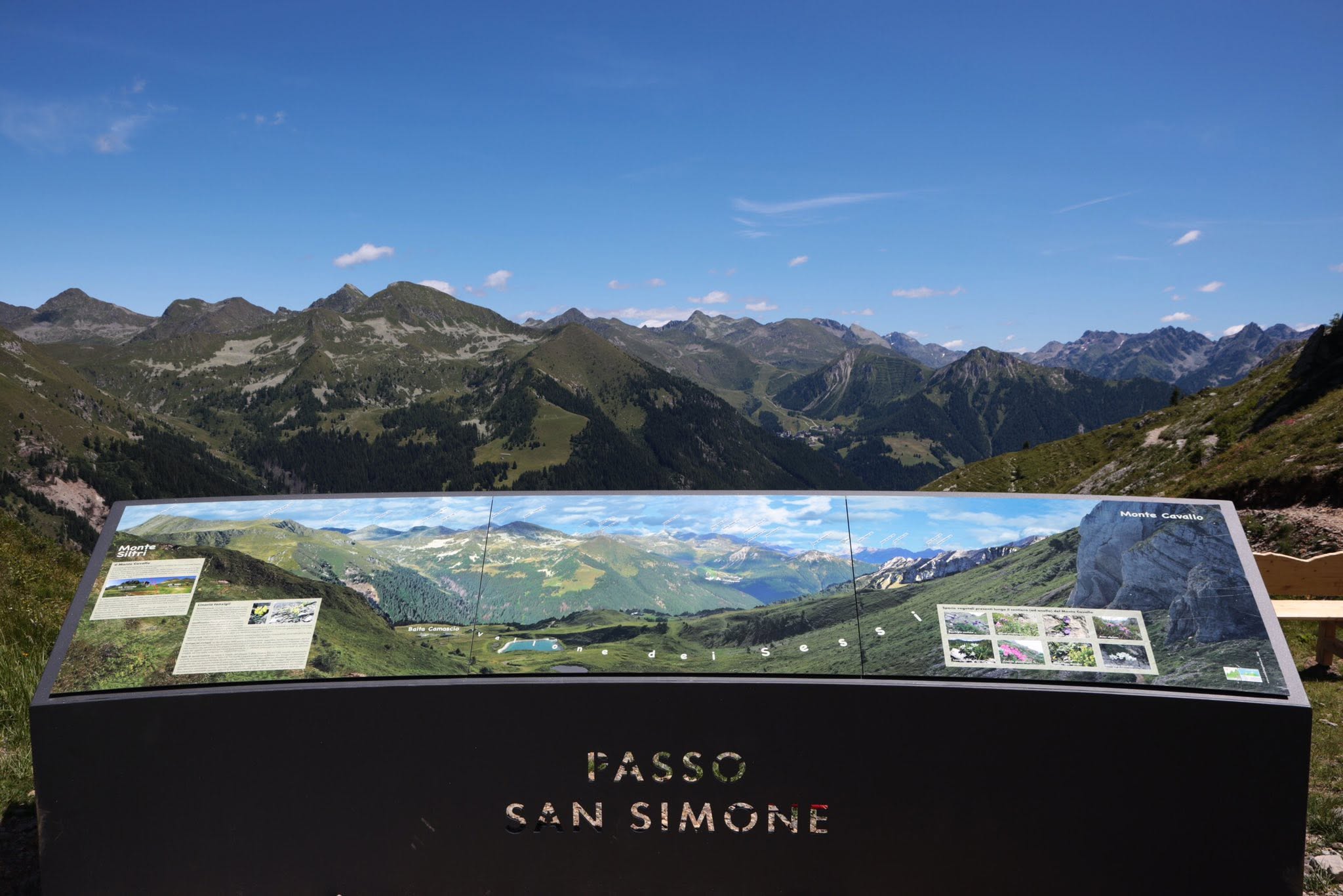 Il panorama dal Passo San Simone
