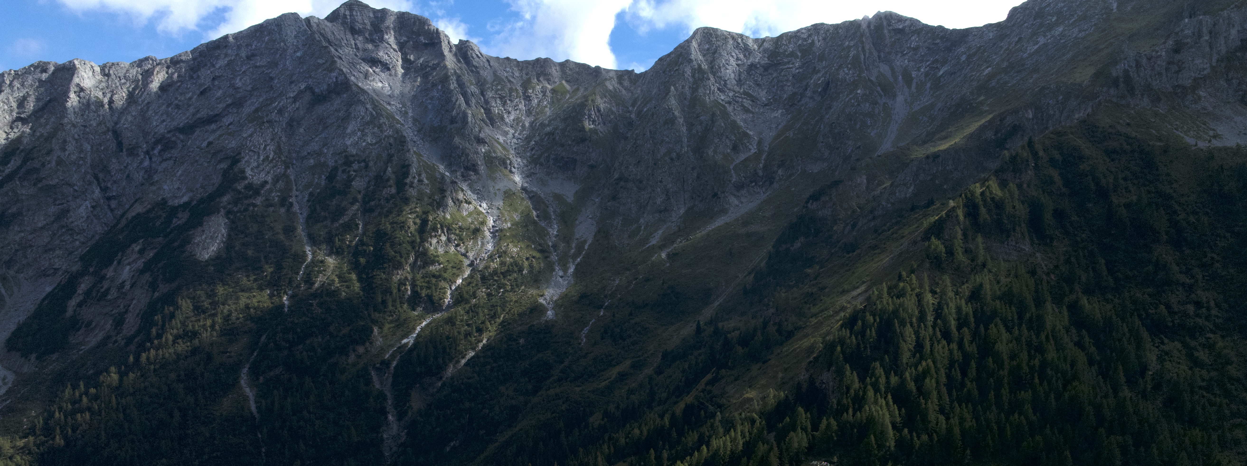 Le creste orobiche sopra la conca di San Simone